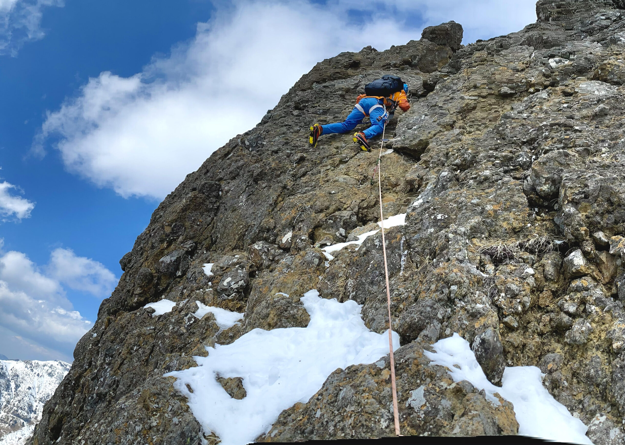 alpine-ice-mountain-climbing-japan-iceclimbingjapan-ice-climbing-mt-fuji-winter